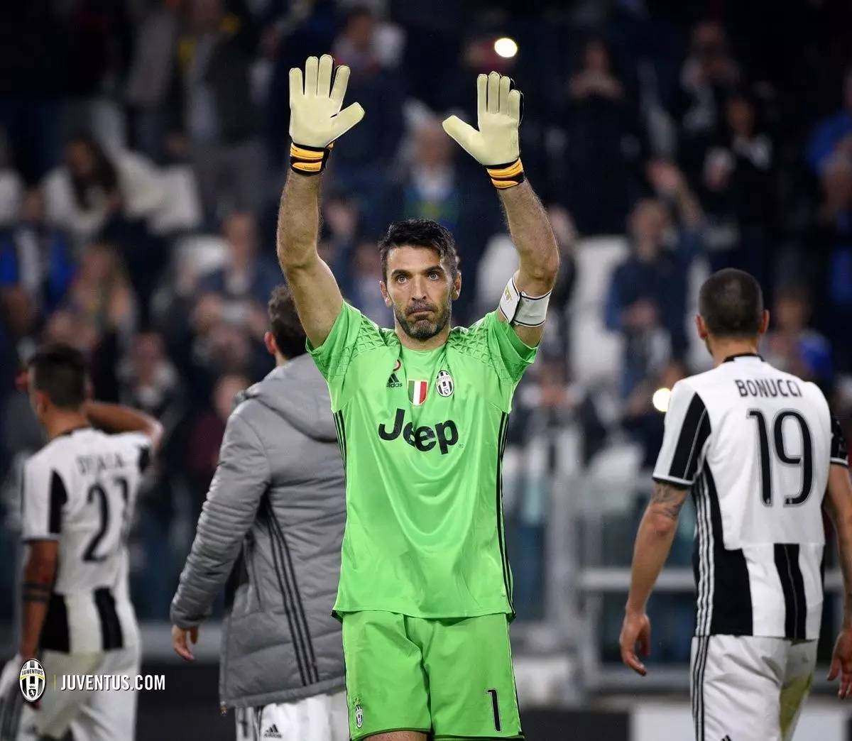 包含布鲁诺·费尔南德斯复出首秀出彩，波士顿凯尔特人主场大胜尤文图斯，豪取9连胜的词条